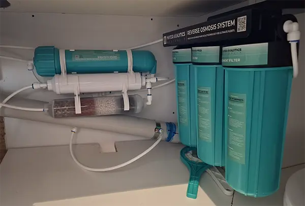 Compact reverse osmosis system installed under kitchen sink