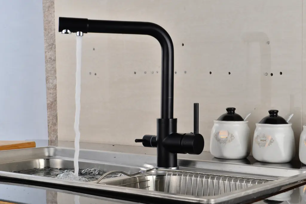3 Way Mixer in Kitchen Black L.webp